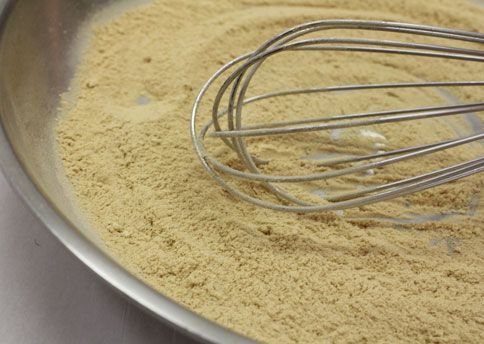 آرد سوخاری خانگی ریز شده